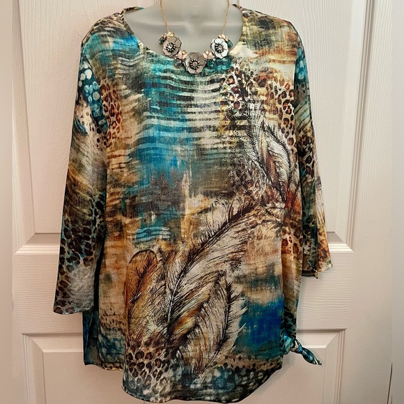 ROZ & ALI LIGHTWEIGHT KNIT TUNIC LEOPARD AND FEATHERS WITH CRYSTAL ACCENTS 1X - Picture 1 of 15